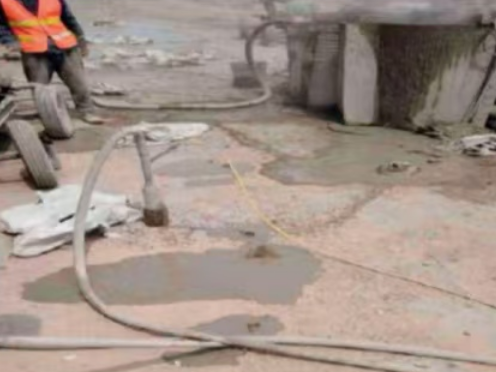 麻山水泥混凝土路面板底注浆技术 路面脱空注浆整治方案