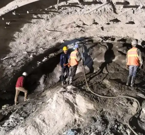 麻山隧道拱顶带模注浆料，微膨胀注浆料的特点及施工工艺